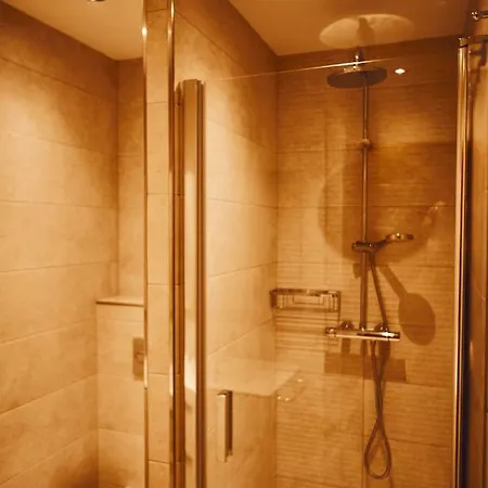 3bdr + 2bath Comfy House Lägenhet *